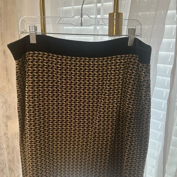 Ann Taylor Brown and Cream Sweater skirt - Picture 2 of 3